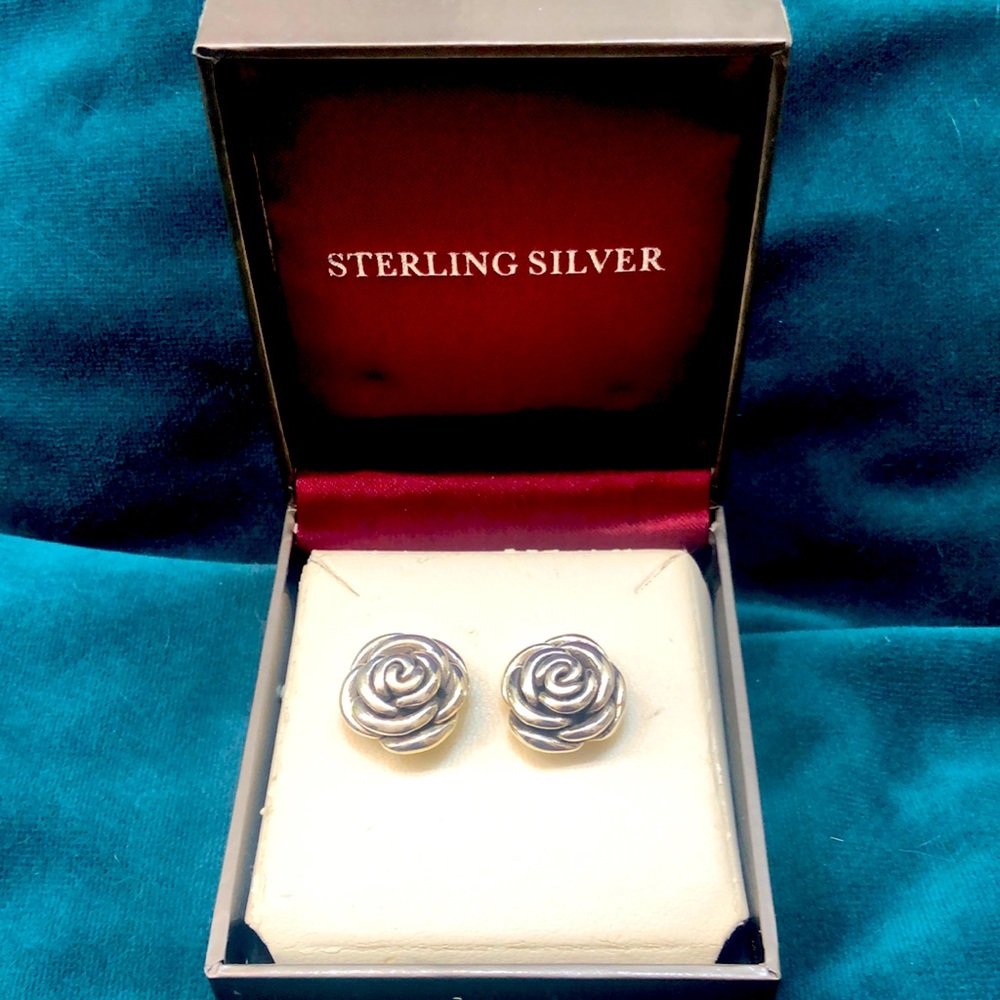 New never worn Chunky rose earrings